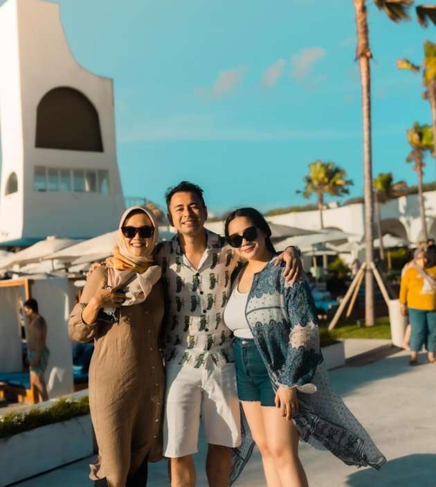 Bukti Enaknya Jadi Karyawan Raffi Ahmad dan Nagita Slavina, Diajak Liburan Bareng, Tidur di Hotel Mewah!
