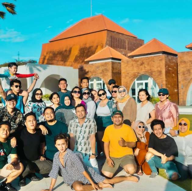 Bukti Enaknya Jadi Karyawan Raffi Ahmad dan Nagita Slavina, Diajak Liburan Bareng, Tidur di Hotel Mewah!