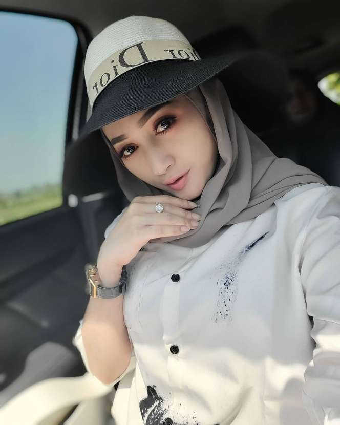 Ingat Biduan Cantik Jadi Kepala Desa Lamongan? Kondisinya Berubah Setelah Tak Viral, Lihat 7 Potretnya