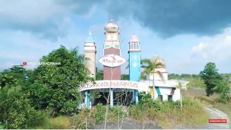10 Potret ‘Dufan Mini’ Milik Olla Ramlan yang Terbengkalai, Tampak Angker Bak Kota Mati!