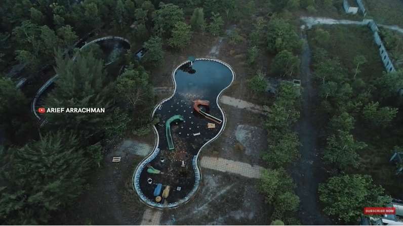 10 Potret ‘Dufan Mini’ Milik Olla Ramlan yang Terbengkalai, Tampak Angker Bak Kota Mati!