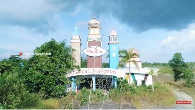 10 Potret ‘Dufan Mini’ Milik Olla Ramlan yang Terbengkalai, Tampak Angker Bak Kota Mati!