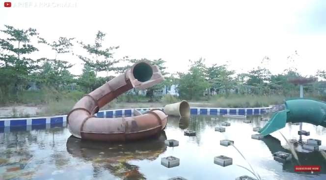 10 Potret ‘Dufan Mini’ Milik Olla Ramlan yang Terbengkalai, Tampak Angker Bak Kota Mati!