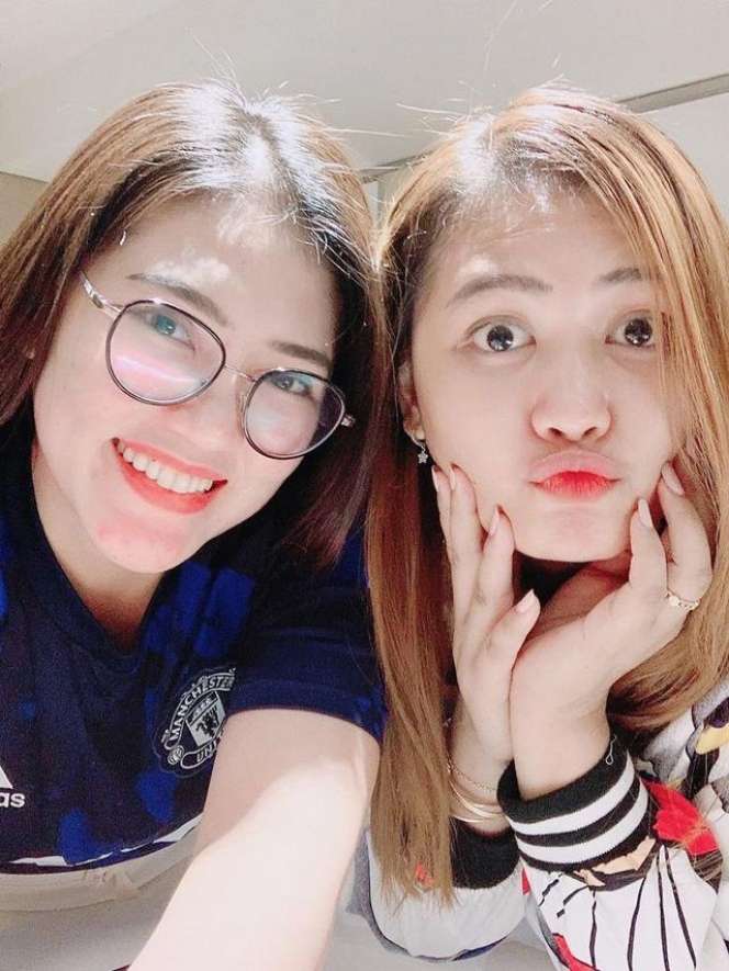 Momen Kompak 6 Pedangdut Bareng Adik, Bak Kembar!