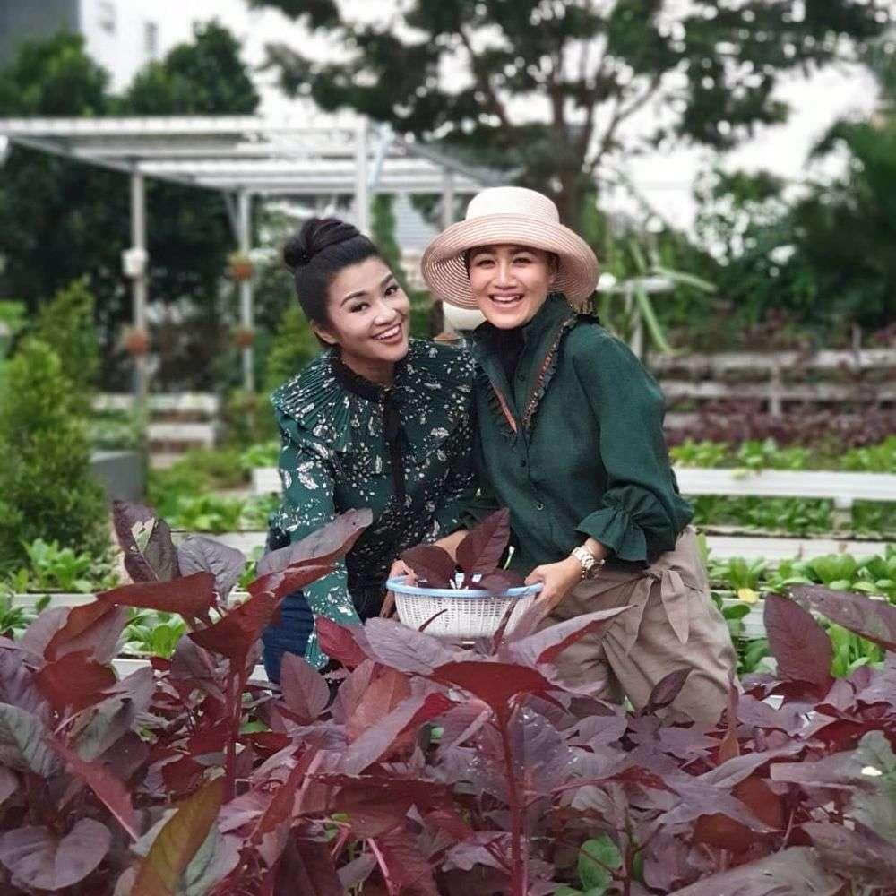 Momen Kompak 6 Pedangdut Bareng Adik, Bak Kembar!