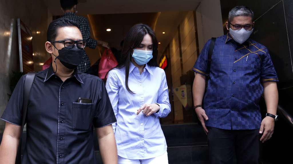 FOTO: Shandy Aulia Diperiksa Polisi Soal Pencemaran Nama Baik