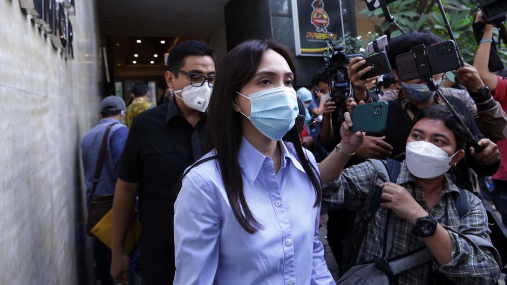 FOTO: Shandy Aulia Diperiksa Polisi Soal Pencemaran Nama Baik