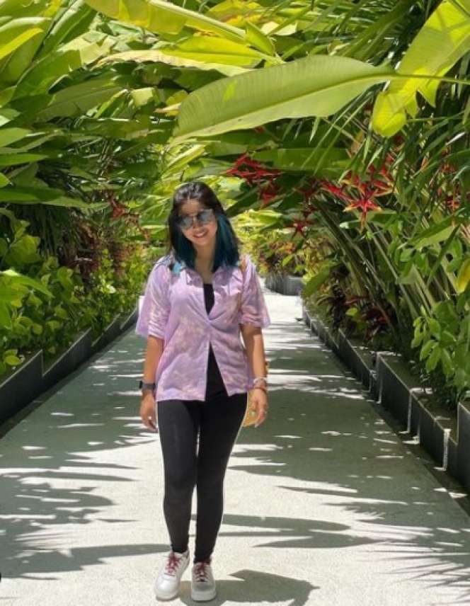 9 Potret Maysaroh Asisten Tya Ariestya, Dapat Gaji Tinggi Setara iPhone 13!