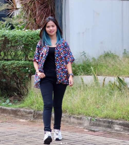 9 Potret Maysaroh Asisten Tya Ariestya, Dapat Gaji Tinggi Setara iPhone 13!