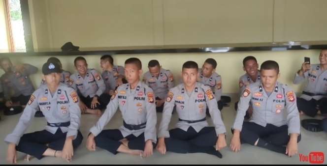 Keren Banget, Topi Sakti Ini Bikin Orang Yang Pakai Ditakuti Polisi!