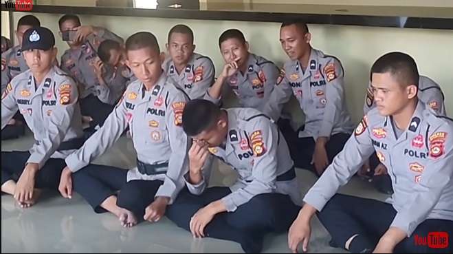 Keren Banget, Topi Sakti Ini Bikin Orang Yang Pakai Ditakuti Polisi!
