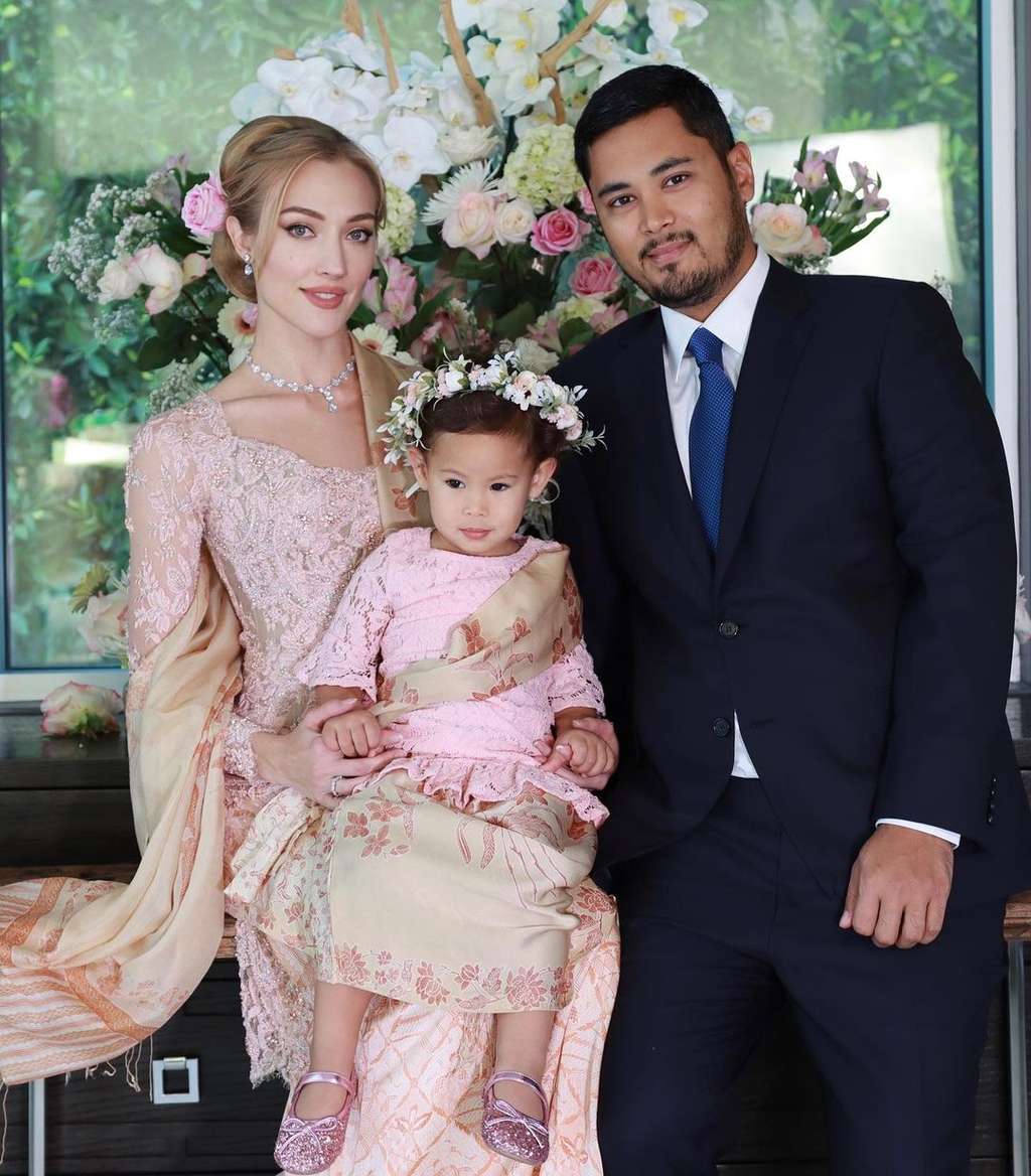 Potret Varsha Strauss Menantu Bule Bambang Trihatmodjo saat Momong Anak, Bikin Salfok!