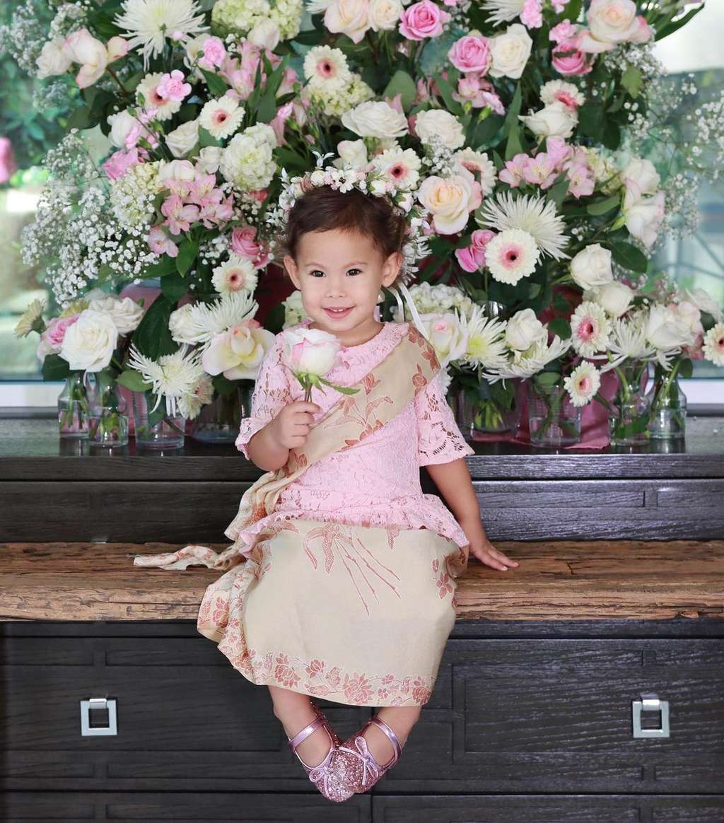 Potret Varsha Strauss Menantu Bule Bambang Trihatmodjo saat Momong Anak, Bikin Salfok!