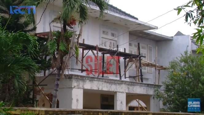 10 Potret Rumah Eza Yayang ‘Tukang Ojek Pengkolan’, Ternyata Besar dan Megah Bak Istana!