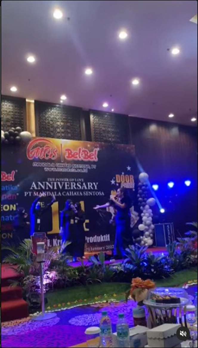 5 Potret Terbaru Clara Gopa 'Duo Semangka' Usai Dikabarkan Kena Guna-Guna, Parasnya Jadi Sorotan!