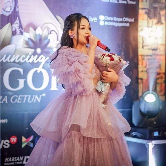 5 Potret Terbaru Clara Gopa 'Duo Semangka' Usai Dikabarkan Kena Guna-Guna, Parasnya Jadi Sorotan!