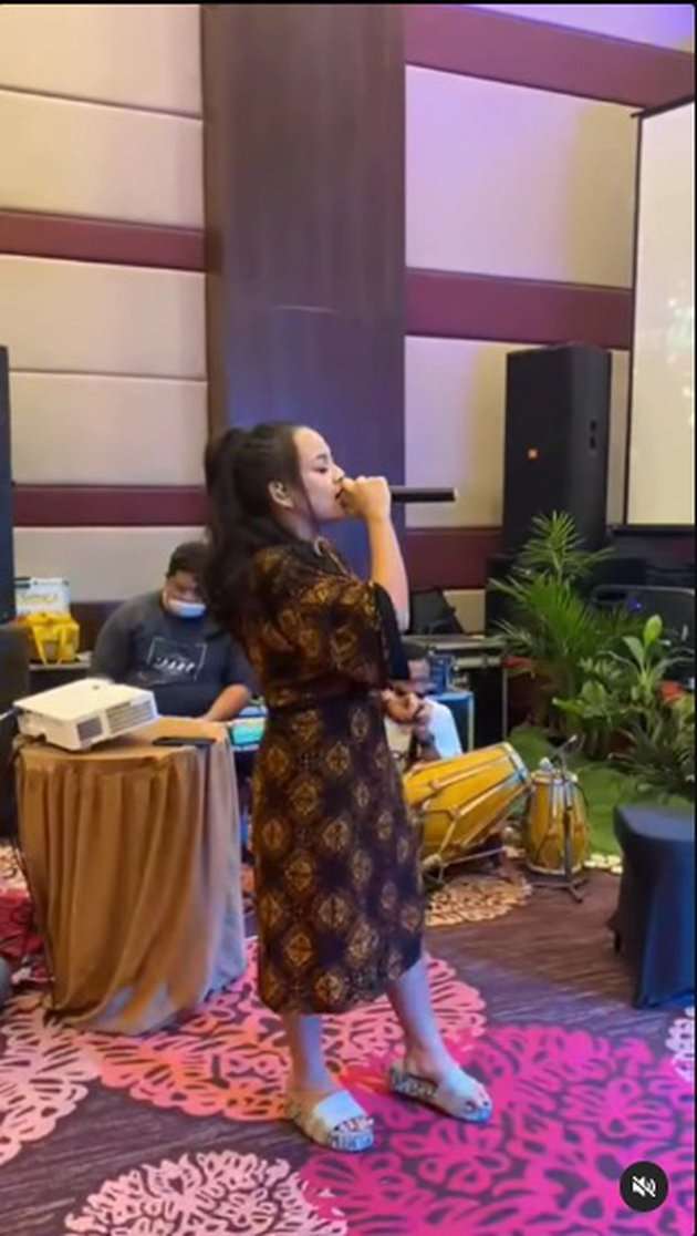 5 Potret Terbaru Clara Gopa 'Duo Semangka' Usai Dikabarkan Kena Guna-Guna, Parasnya Jadi Sorotan!