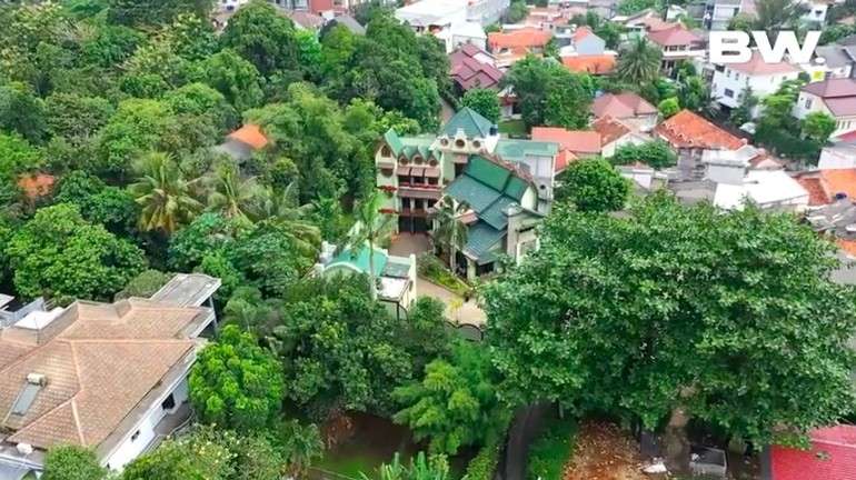 Adu Mewah 10 Rumah Artis ‘Sultan’ Dilihat dari Drone, Milik Prilly Latuconsina Bikin Melongo!