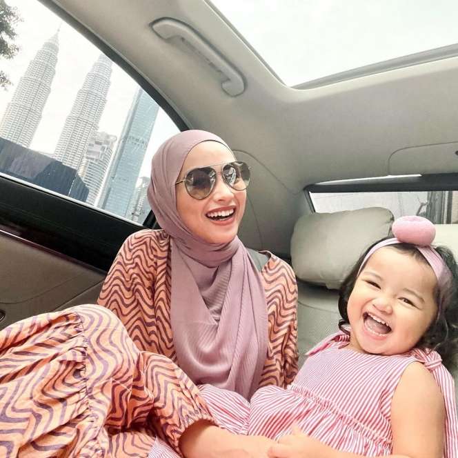 Bikin Gemes Potret Azzahra, Anak Kedua Tya Arifin Sekaligus Cucu Siti Nurhaliza yang Jarang Tersorot!