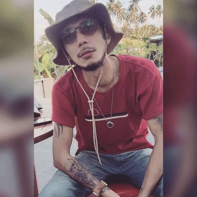 Norman Kamaru Bikin Geger Usai Ganti Nama Instagram ‘Onca Marthinus’, Diisukan Pindah Agama, Lihat 7 Potretnya