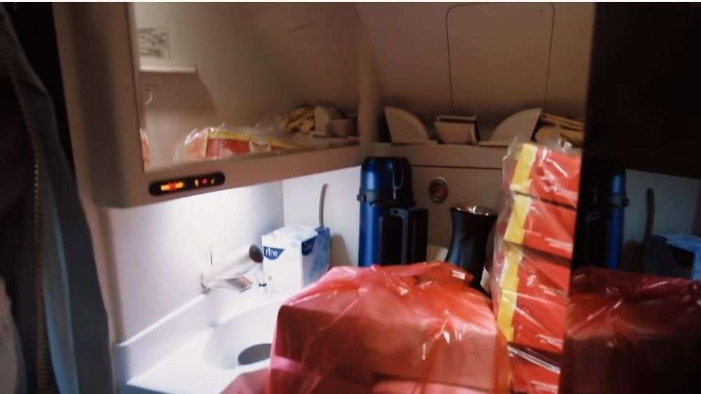 10 Potret Mewahnya Isi Jet Pribadi Milik Juragan99, Toiletnya Bikin Fuji Melongo!