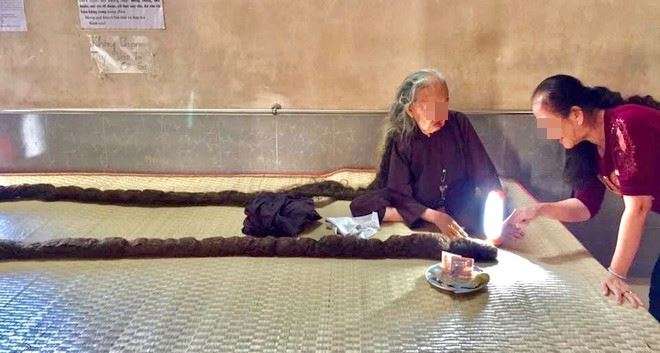 Potret Rambut Panjang Nenek yang Mirip Ular, 64 Tahun Tak Pernah Dipotong dan Kena Air!