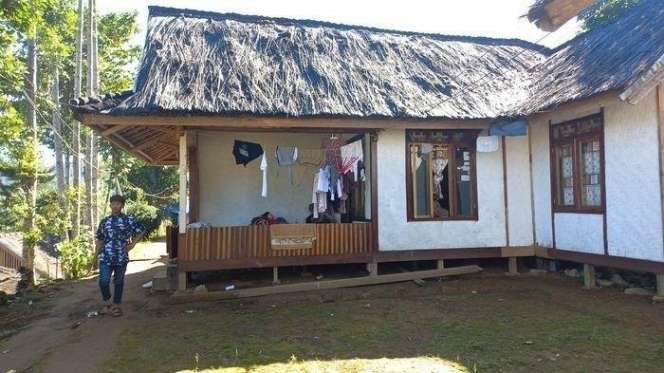 Penampakan Rumah Artis di Sukabumi, Sederhana Beratap Daun Hingga Istana Megah!