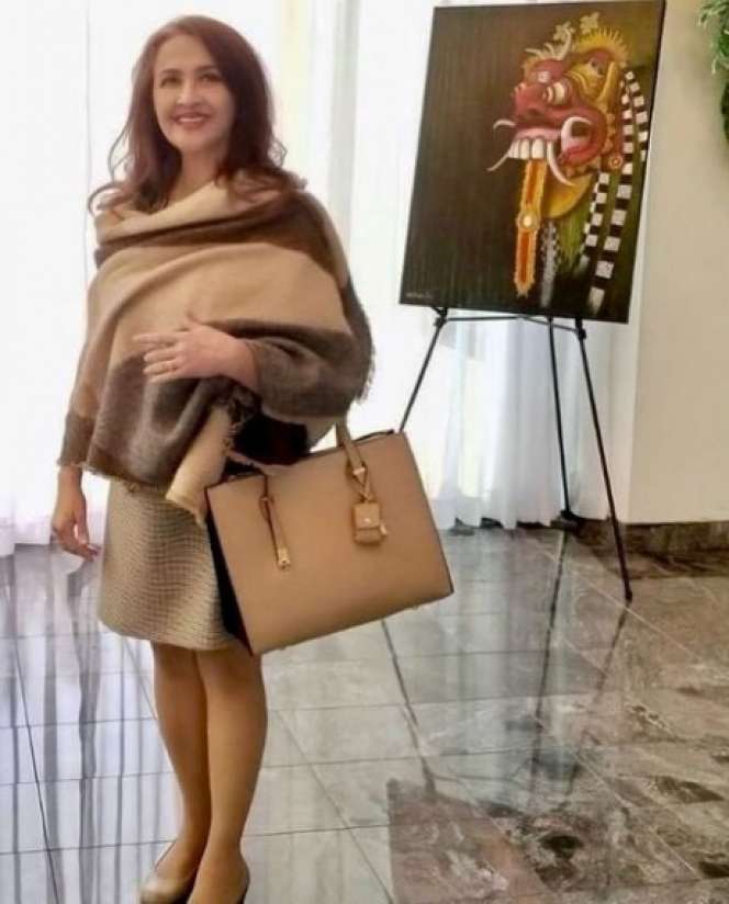 Potret Terbaru Shirley Malinton ‘Gadis Warkop’, Paras Cantiknya Curi Perhatian!
