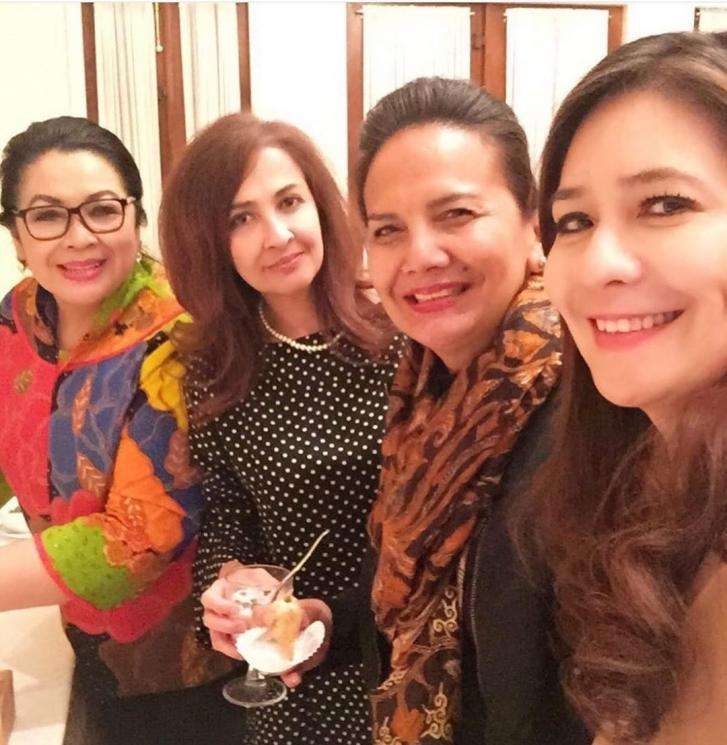 Potret Terbaru Shirley Malinton ‘Gadis Warkop’, Paras Cantiknya Curi Perhatian!