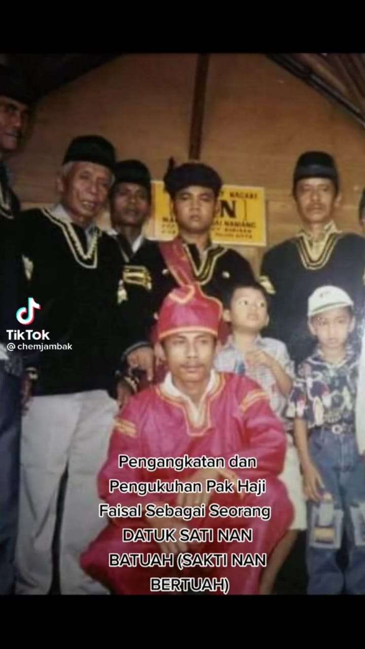 6 Potret Lawas Ayah Fuji Diberi Gelar Datuk Sati Nan Batuah, Bukan Orang Sembarangan!