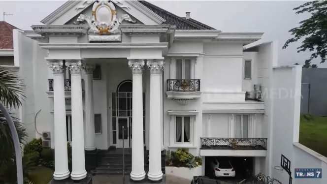 Adu Mewah 10 Rumah Sosialita Tanah Air, Milik Sarita Abdul Mukti Paling Jadi Sorotan!