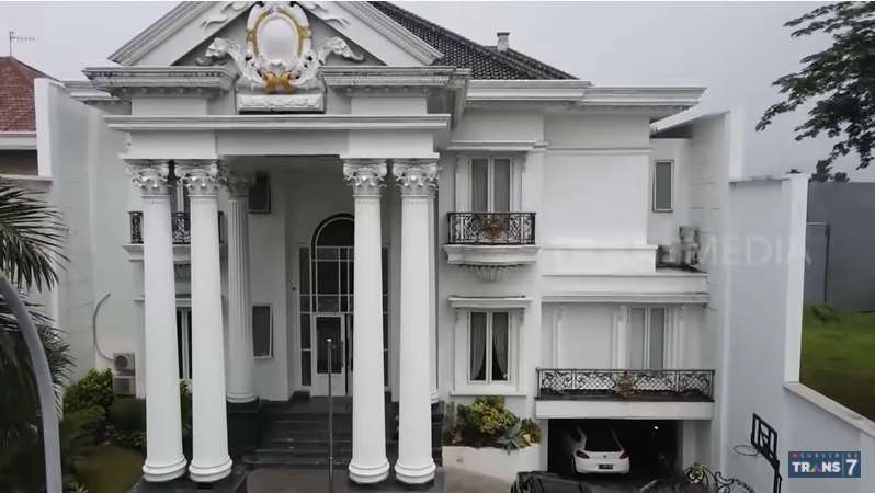Adu Mewah 10 Rumah Sosialita Tanah Air, Milik Sarita Abdul Mukti Paling Jadi Sorotan!