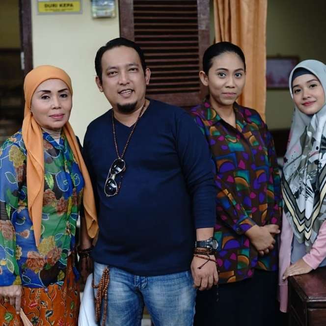 Ingat Ibu Tiri Zaenab ‘Si Doel Anak Sekolahan’? Lihat 8 Potretnya Seakan Menolak Tua di Usia 59 Tahun