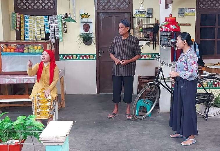 Ingat Ibu Tiri Zaenab ‘Si Doel Anak Sekolahan’? Lihat 8 Potretnya Seakan Menolak Tua di Usia 59 Tahun