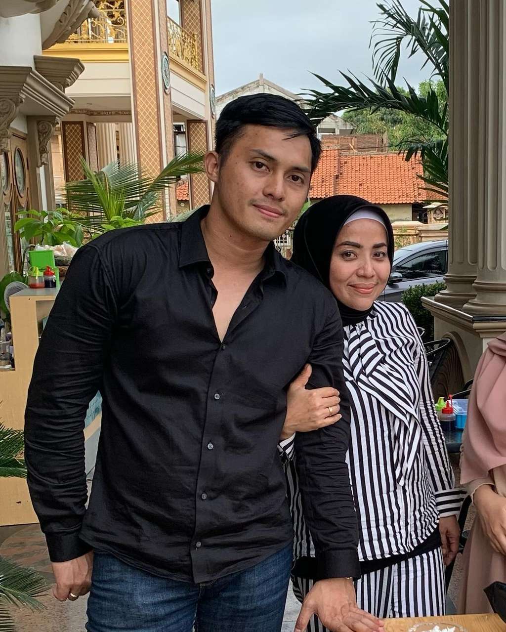 Pekerjaan Jarang Disorot, 12 Suami Artis ‘Sultan’ Ini Ternyata Bukan Orang Sembarangan