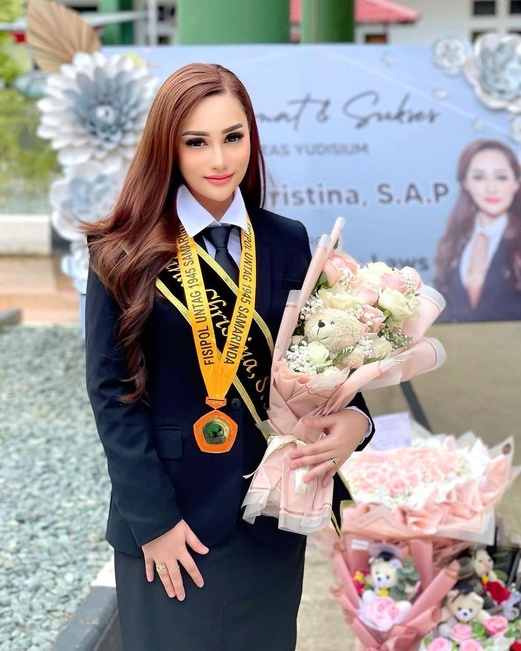 Ingat Cristina Laws? Istri Polisi yang Wajahnya Bak Barbie Hidup, Mukanya Jadi Berubah, Begini Penampilannya Sekarang
