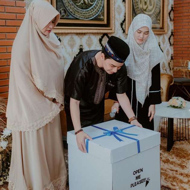 Momen Perayaan Ultah Alvin Faiz, Dapat Kado Mewah Dari Henny Rahman