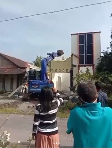 Istri di Ponorogo Murka Lihat Sang Suami Selingkuh, Pilih Hancurkan Rumah Bernilai Ratusan Juta!