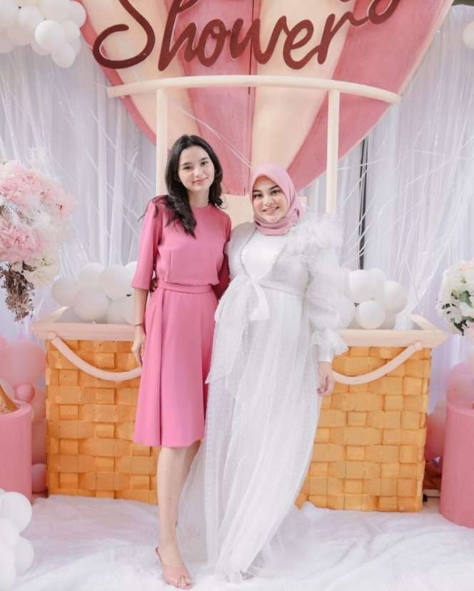 Gaya ‘Mewah’ 10 Artis Hadiri Baby Shower Aurel Hermansyah, Busana Lesty Kejora Jadi Sorotan!