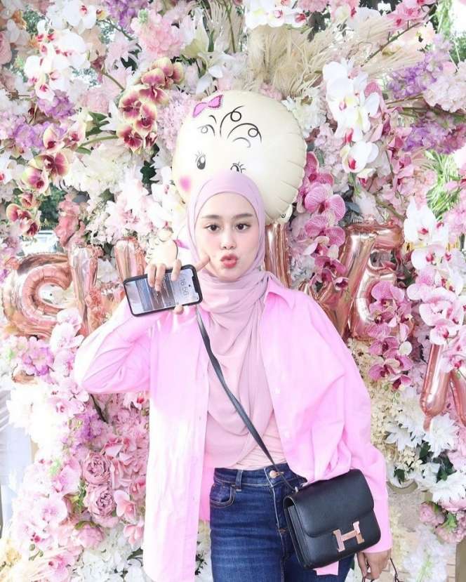 Gaya ‘Mewah’ 10 Artis Hadiri Baby Shower Aurel Hermansyah, Busana Lesty Kejora Jadi Sorotan!