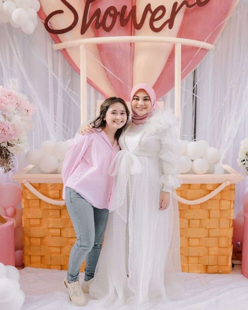 Gaya ‘Mewah’ 10 Artis Hadiri Baby Shower Aurel Hermansyah, Busana Lesty Kejora Jadi Sorotan!