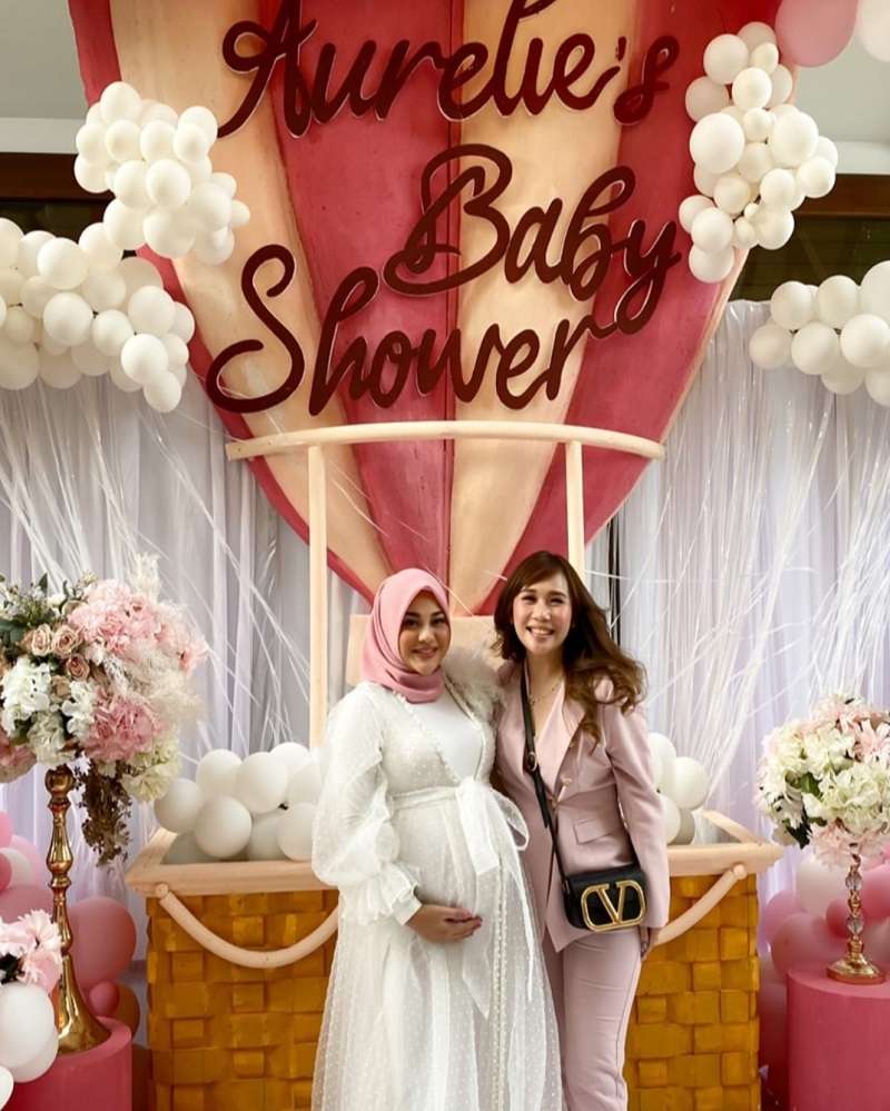 Gaya ‘Mewah’ 10 Artis Hadiri Baby Shower Aurel Hermansyah, Busana Lesty Kejora Jadi Sorotan!