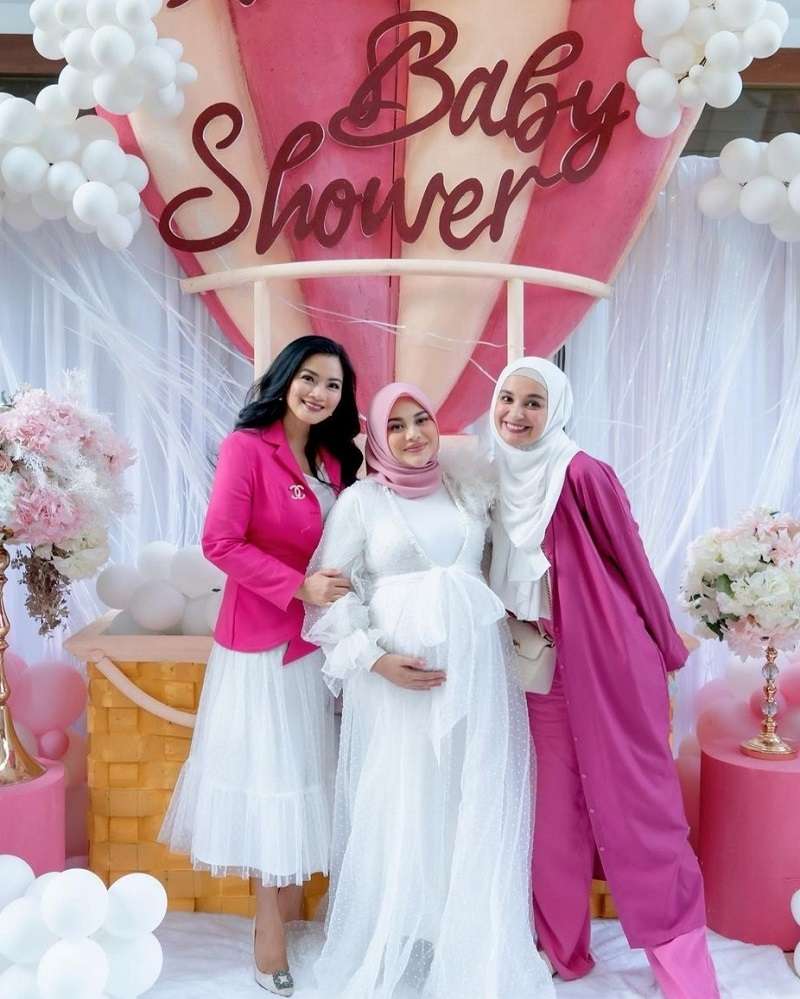 Gaya ‘Mewah’ 10 Artis Hadiri Baby Shower Aurel Hermansyah, Busana Lesty Kejora Jadi Sorotan!