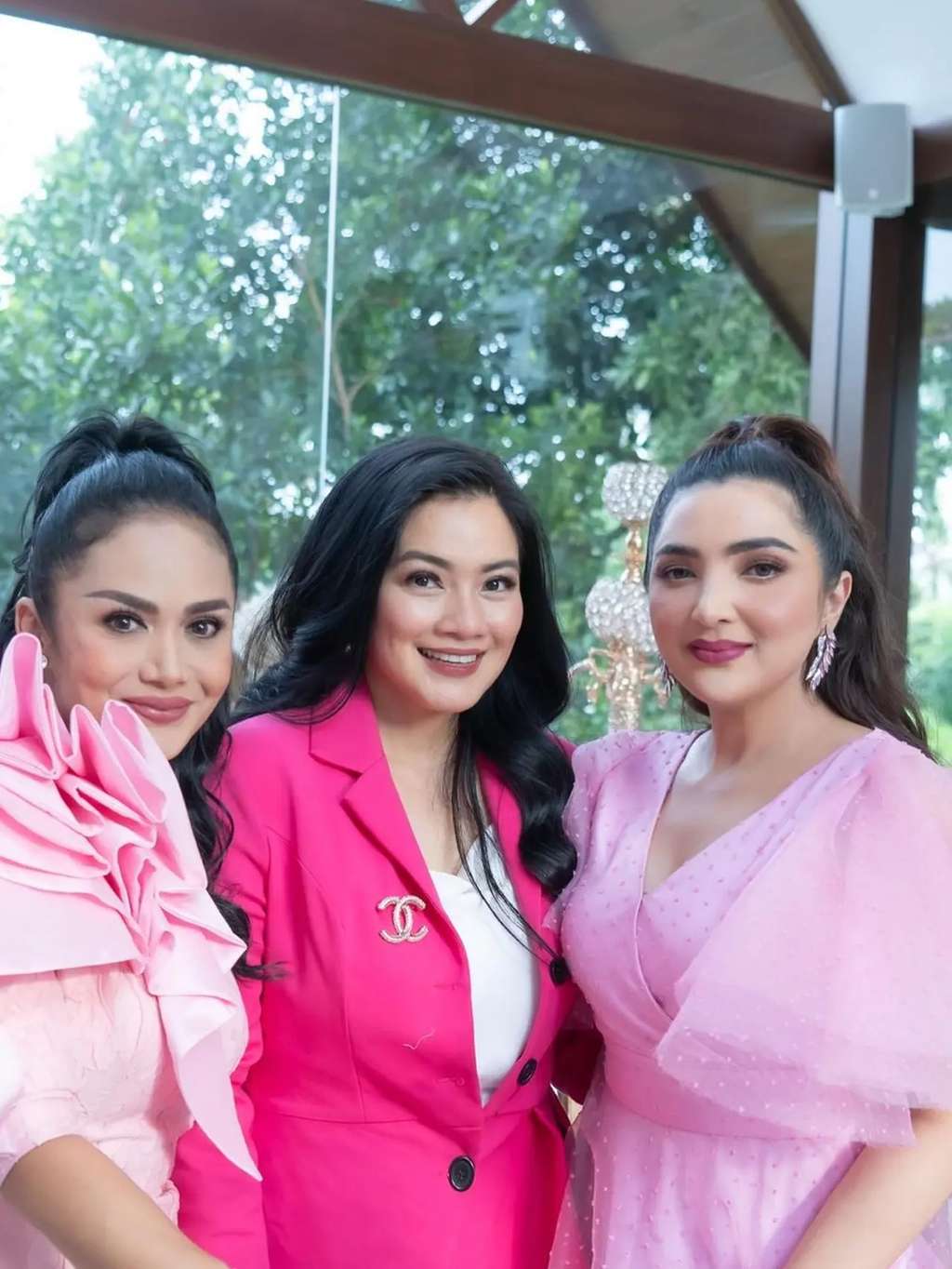 Gaya ‘Mewah’ 10 Artis Hadiri Baby Shower Aurel Hermansyah, Busana Lesty Kejora Jadi Sorotan!