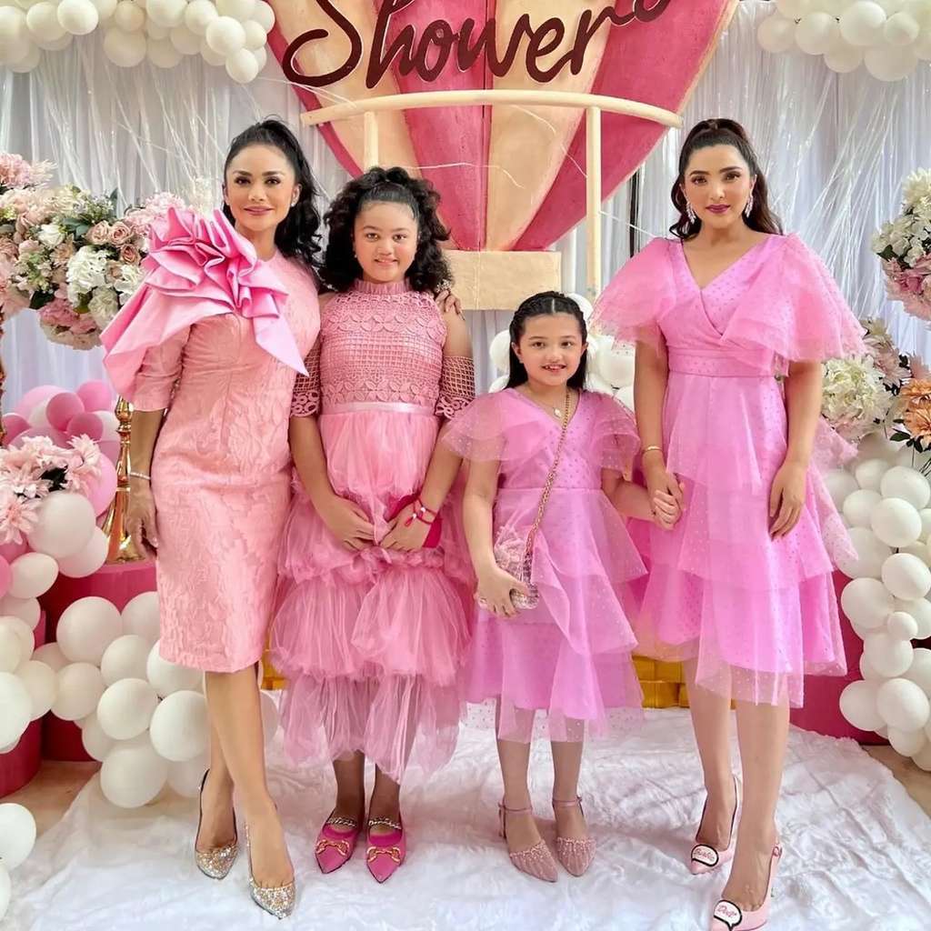Gaya ‘Mewah’ 10 Artis Hadiri Baby Shower Aurel Hermansyah, Busana Lesty Kejora Jadi Sorotan!