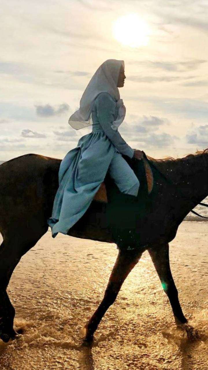 Adu Gaya 5 Artis Berhijab Saat Berkuda, Siapa Paling Stylish?