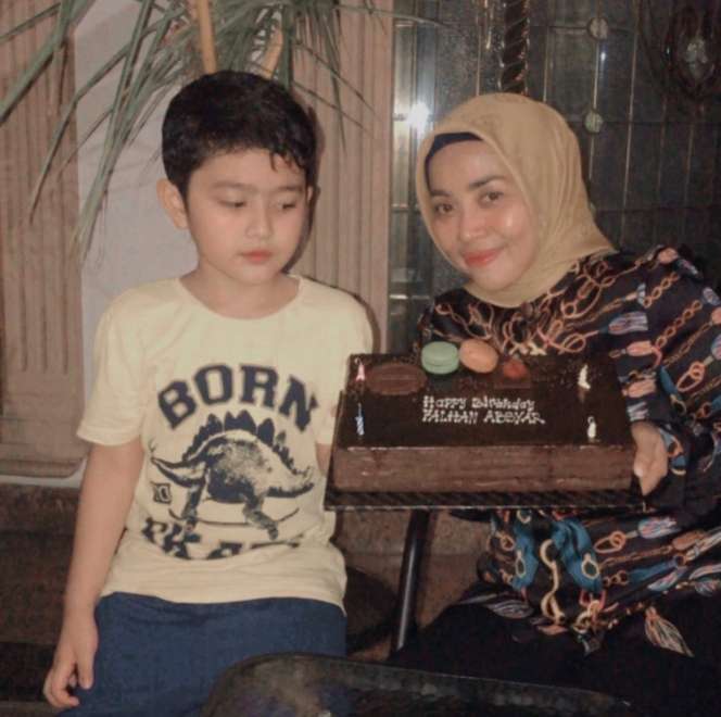 Potret Gantengnya Anak Nassar dan Muzdalifah, Kini Sudah Beranjak Gede