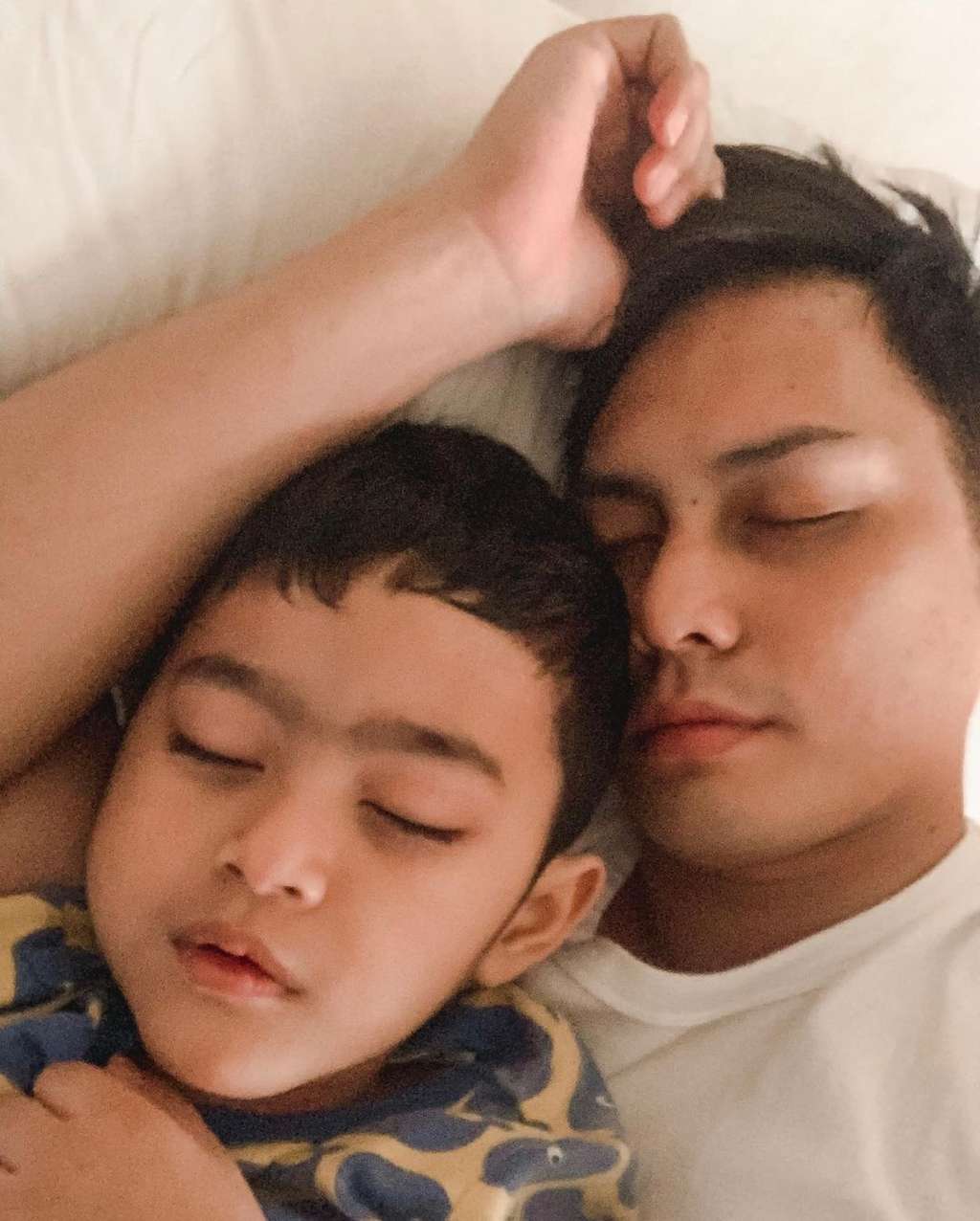 Potret Gantengnya Anak Nassar dan Muzdalifah, Kini Sudah Beranjak Gede