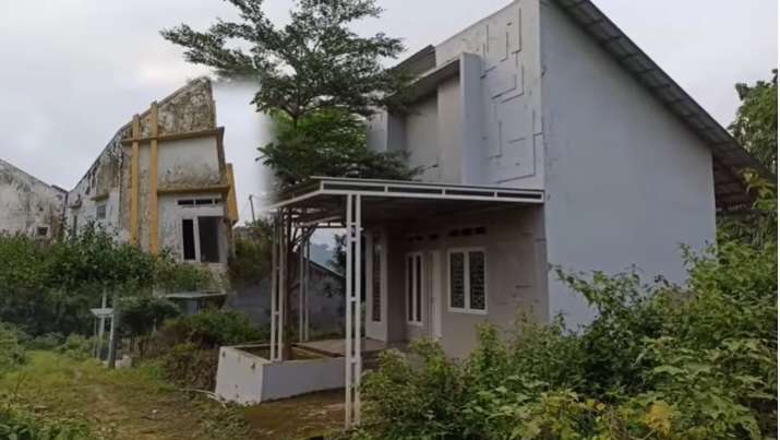 Potret 28 Rumah Mewah Terbengkalai, Penampakannya Bikin Merinding!
