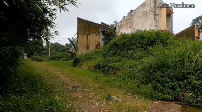 Potret 28 Rumah Mewah Terbengkalai, Penampakannya Bikin Merinding!